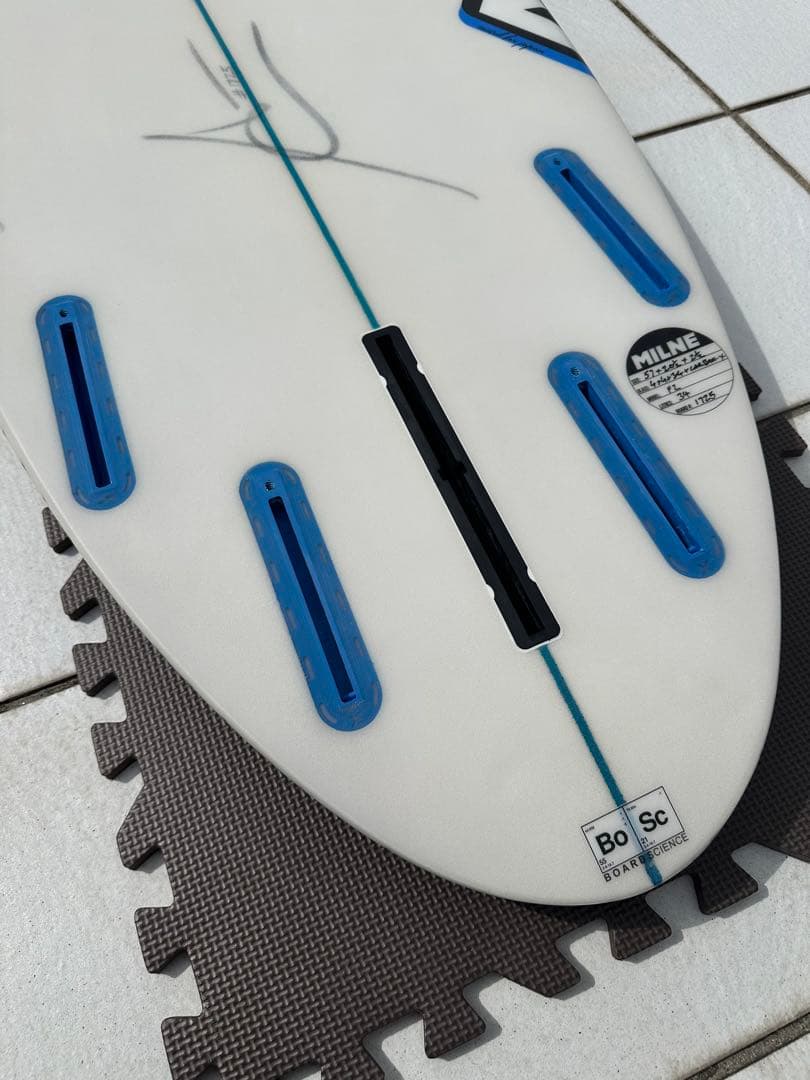 MILNE ショートファン F-2 5,7 (34L)フィン付き サーフボード