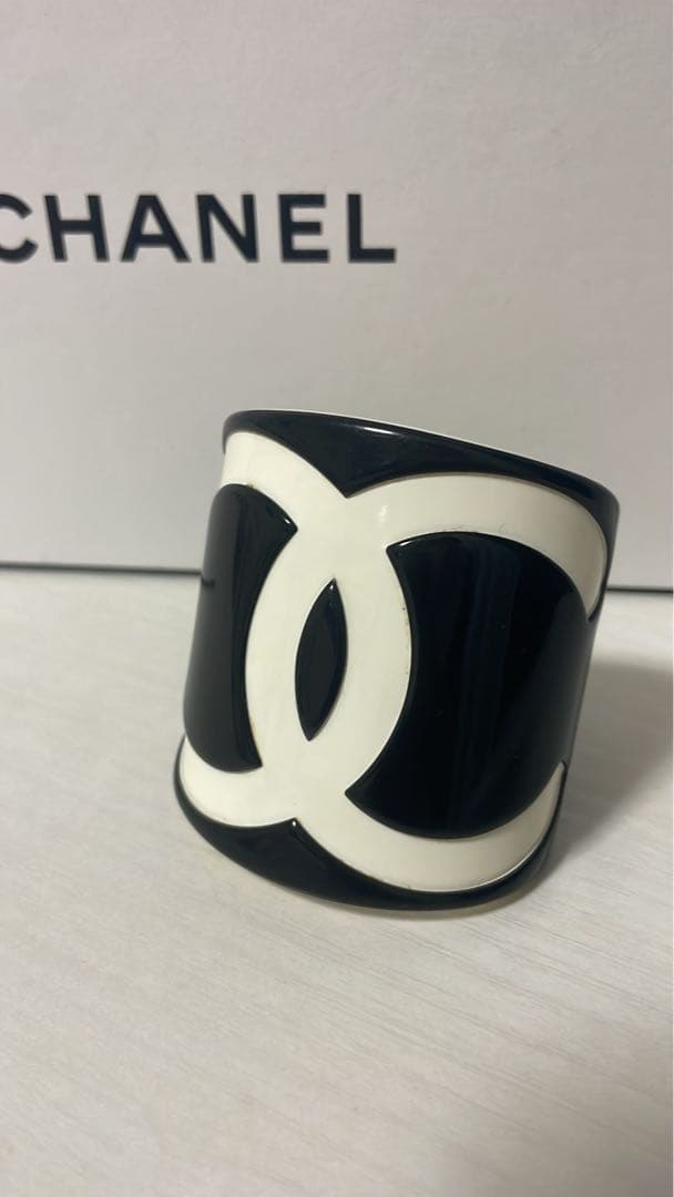 【値下げしました！】CHANEL ロゴバングル ブラック・ホワイト