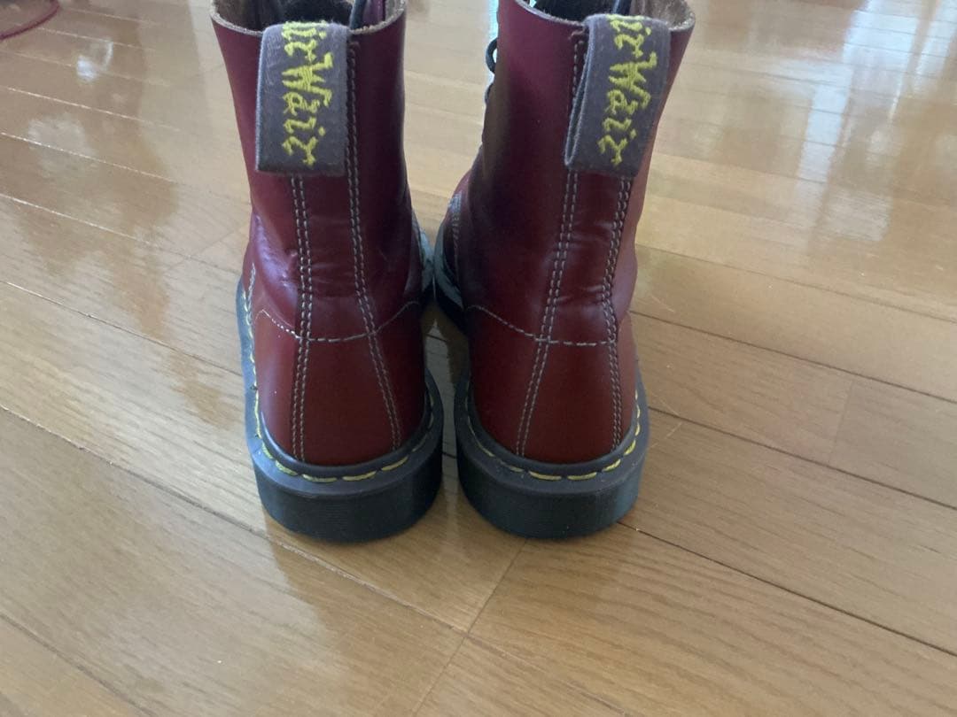 Dr. Martens 8ホール レッドチェリー made in England