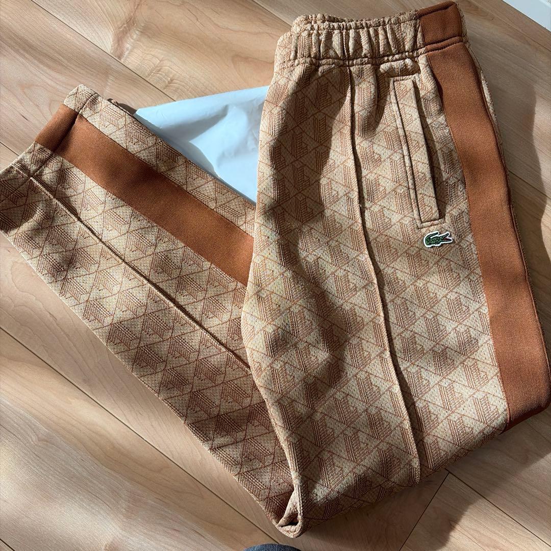 ラコステモノグラムトラックパンツ