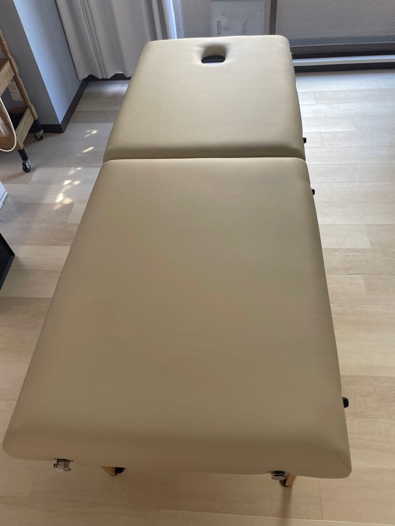 エステサロン　施術ベッド