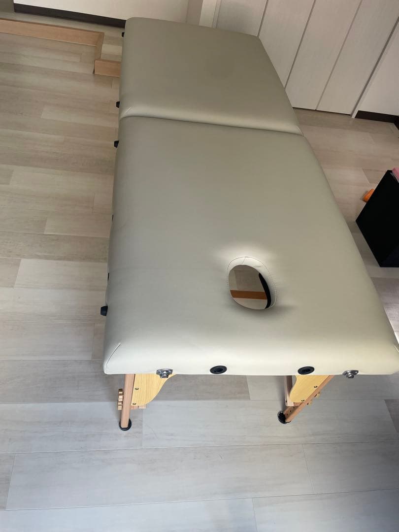 エステサロン　施術ベッド