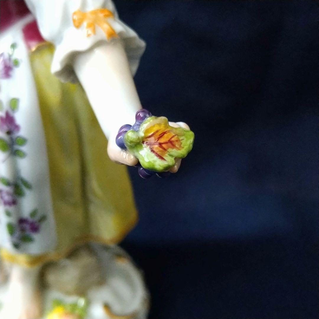 りんごミカンマイセン(Meissen)フィギュリン『葡萄を持つ庭師の少女』