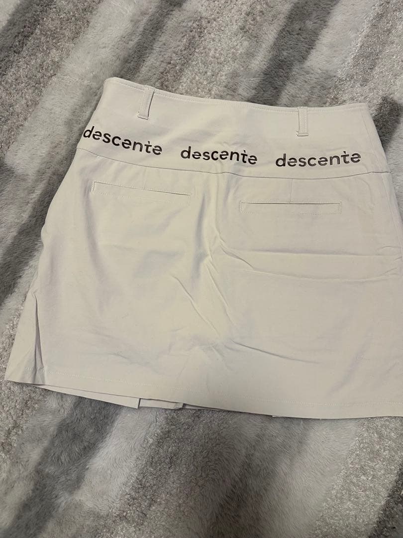 【美品】DESCENTE GOLFプリーツスカート インナーパンツ付き ベージュ