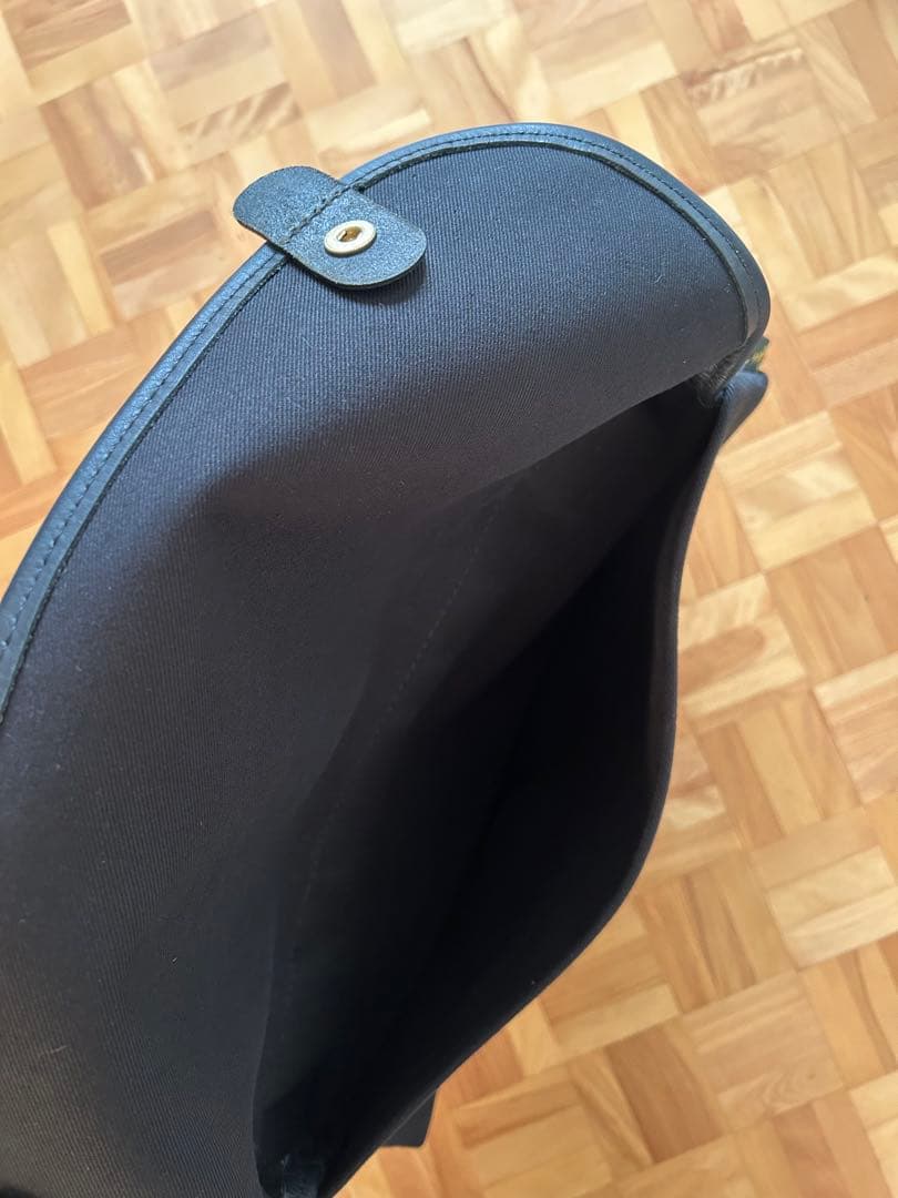 Brady AVON LARGE ブラック ショルダーバッグ