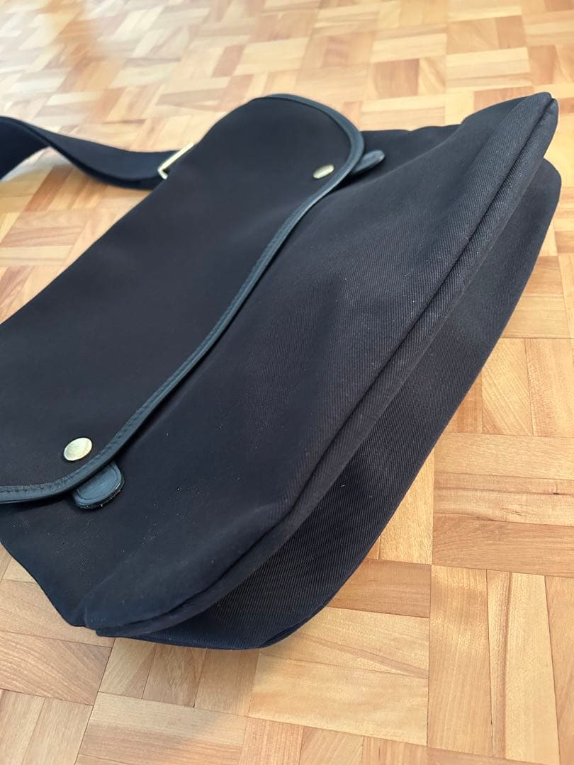 Brady AVON LARGE ブラック ショルダーバッグ