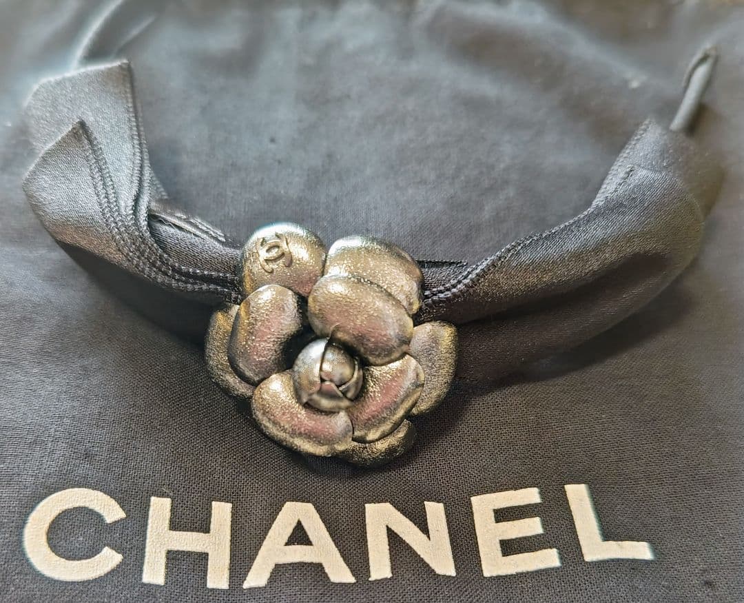 CHANEL ココマークカメリア付リボンカチューシャ