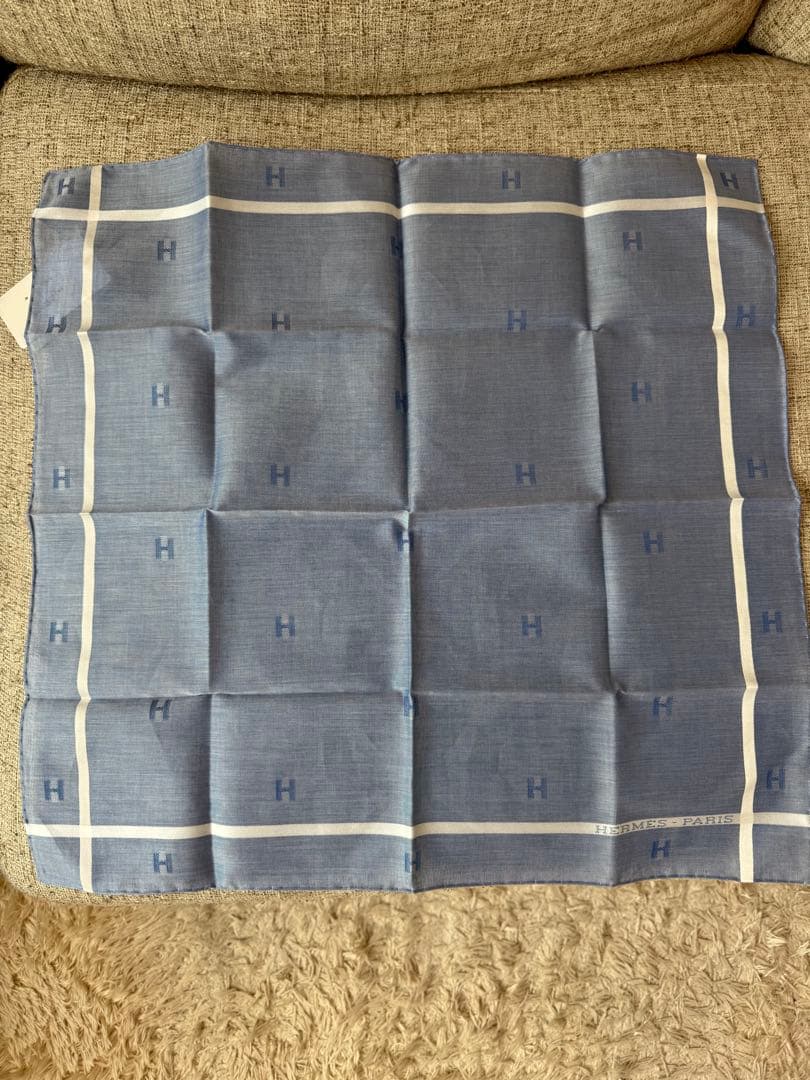 HERMES ハンカチ 青 Hロゴ　ポケットチーフ