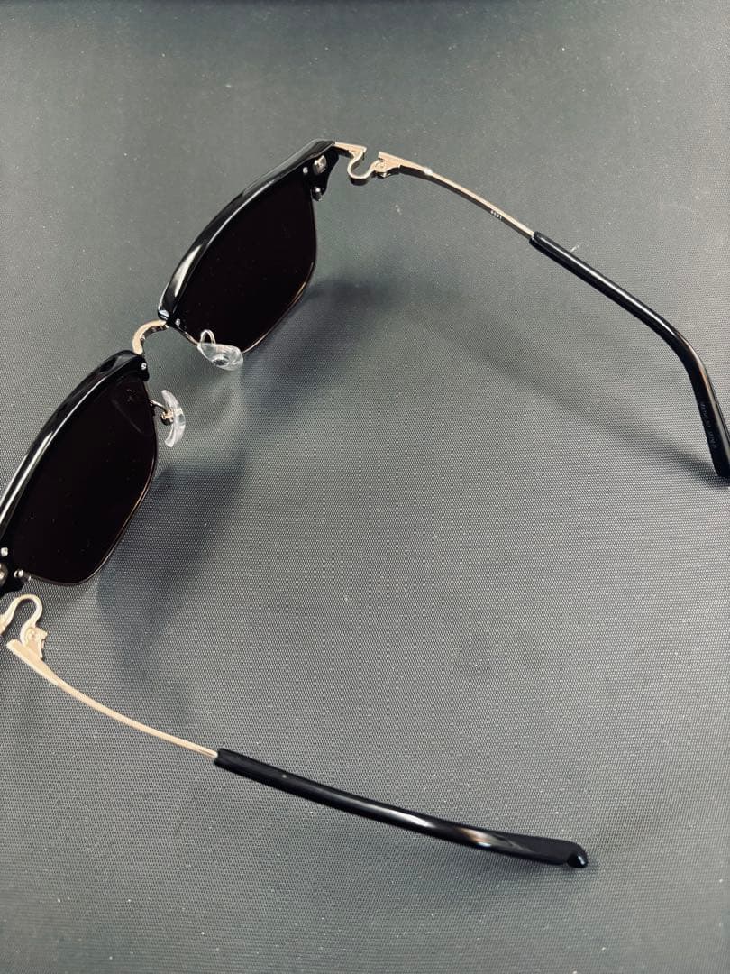 999.9 フォーナインズ　F-02M