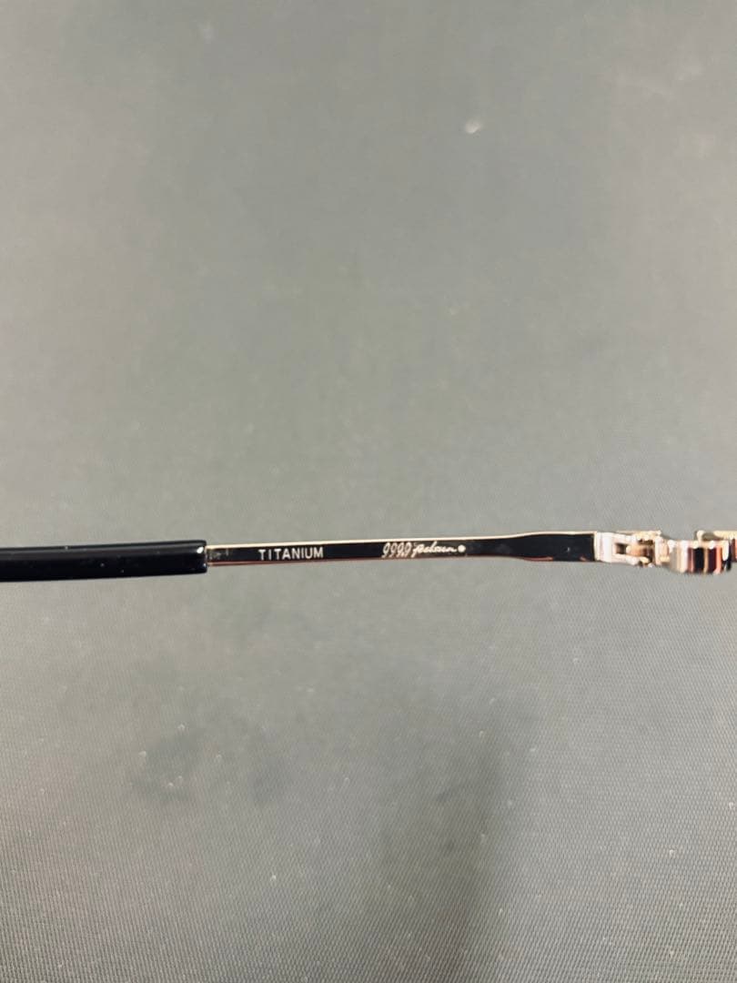 999.9 フォーナインズ　F-02M