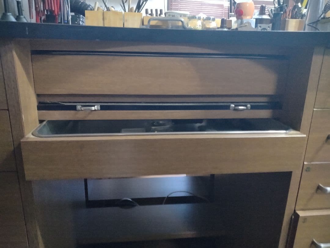 中古　スリーティー彫金デスク　両袖　ウォルナットカラー