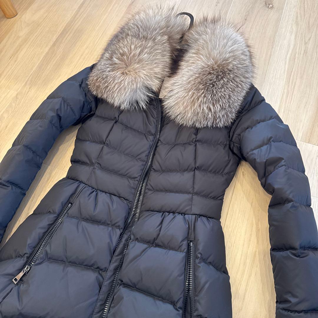 モンクレールブラックダウンコート ファー襟付き