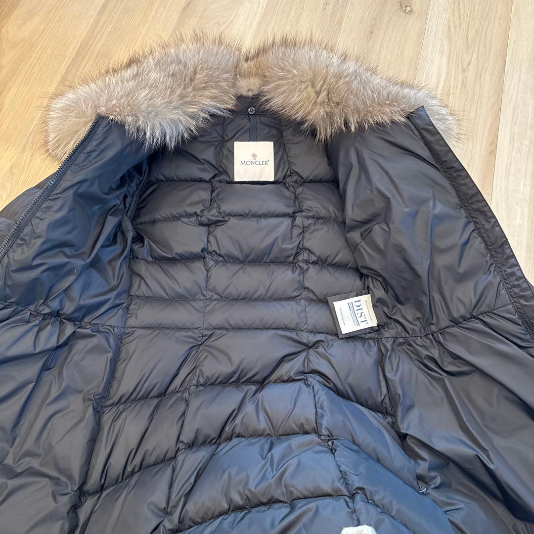 モンクレールブラックダウンコート ファー襟付き