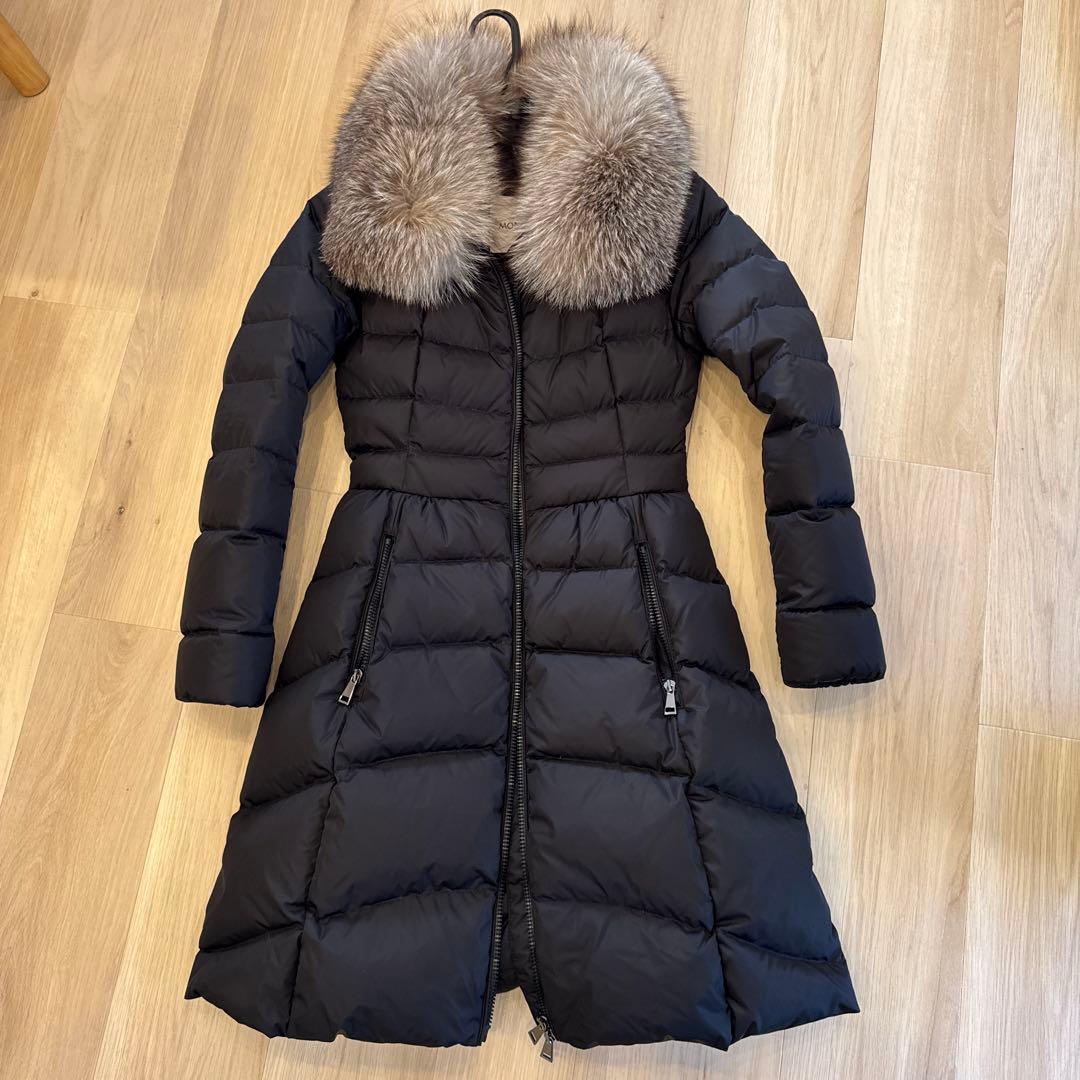 モンクレールブラックダウンコート ファー襟付き