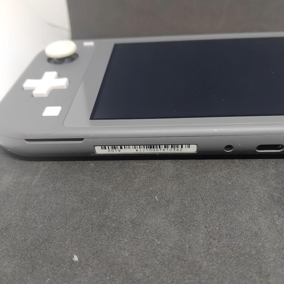 セール中！美品　任天堂スイッチ ライト 充電アダプタ付き　Switch LITE