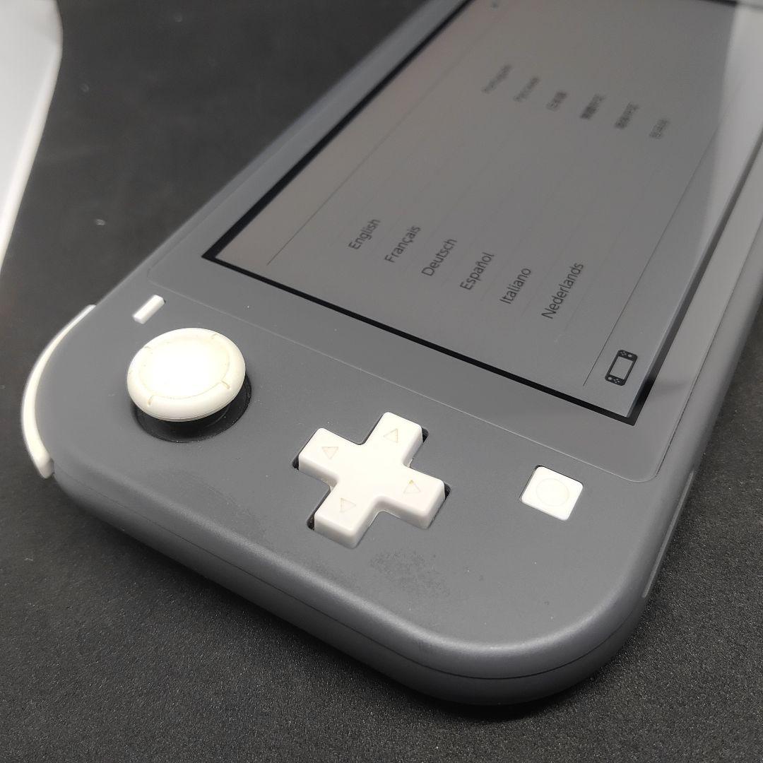 セール中！美品　任天堂スイッチ ライト 充電アダプタ付き　Switch LITE