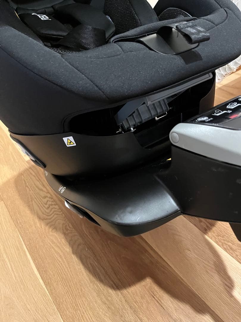 貴重　RECARO salia J ブラック チャイルドシート