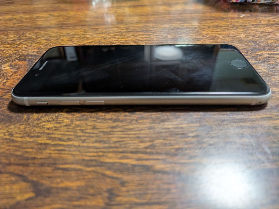 Apple iPhone SE ホワイト 64GB