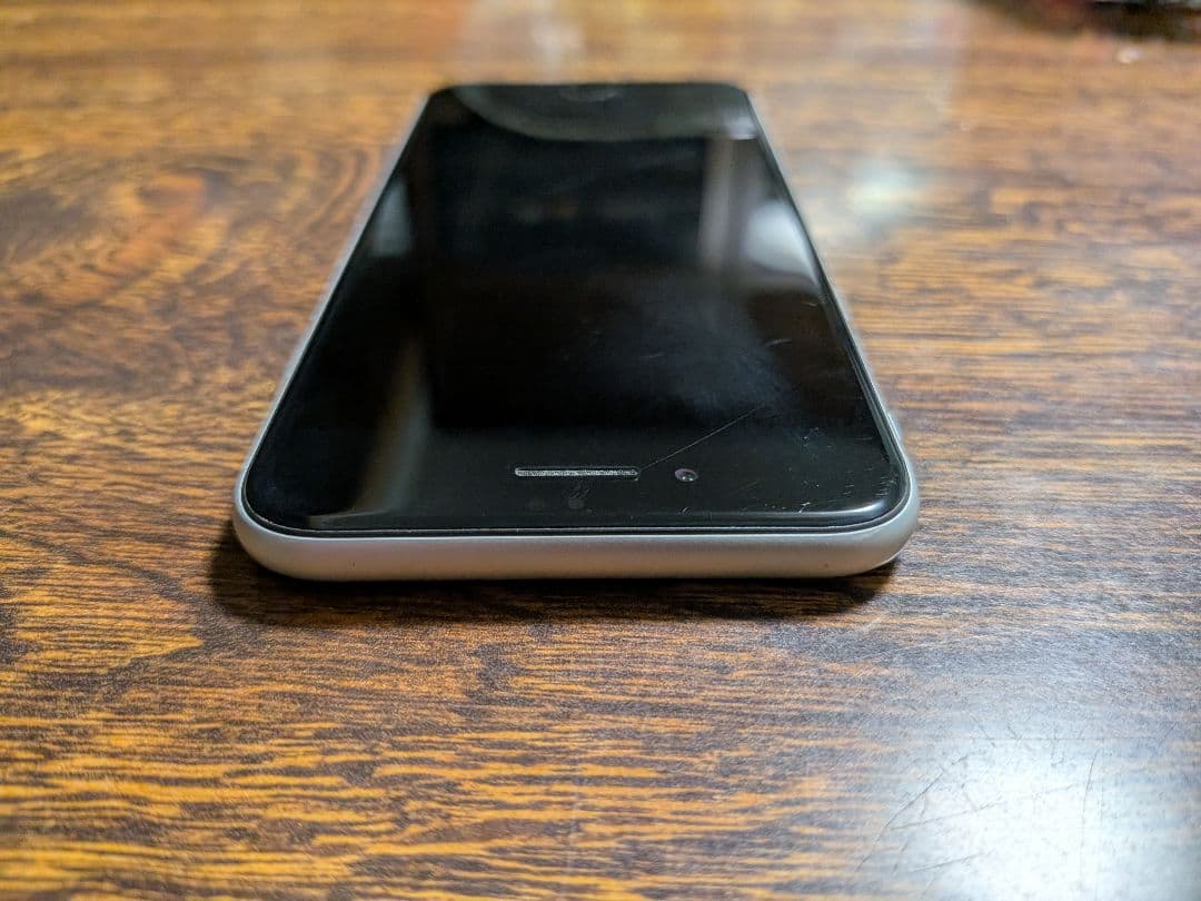 Apple iPhone SE ホワイト 64GB