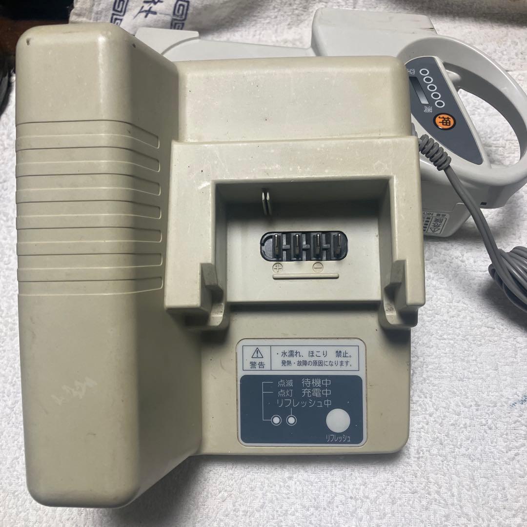 バッテリー充電器 LEDインジケーター付き