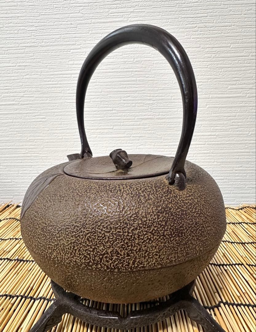 未使用品　南部伝統工芸士 及川寛治作　１５型姥口 柑橘文様　南部鉄瓶　南部鉄器