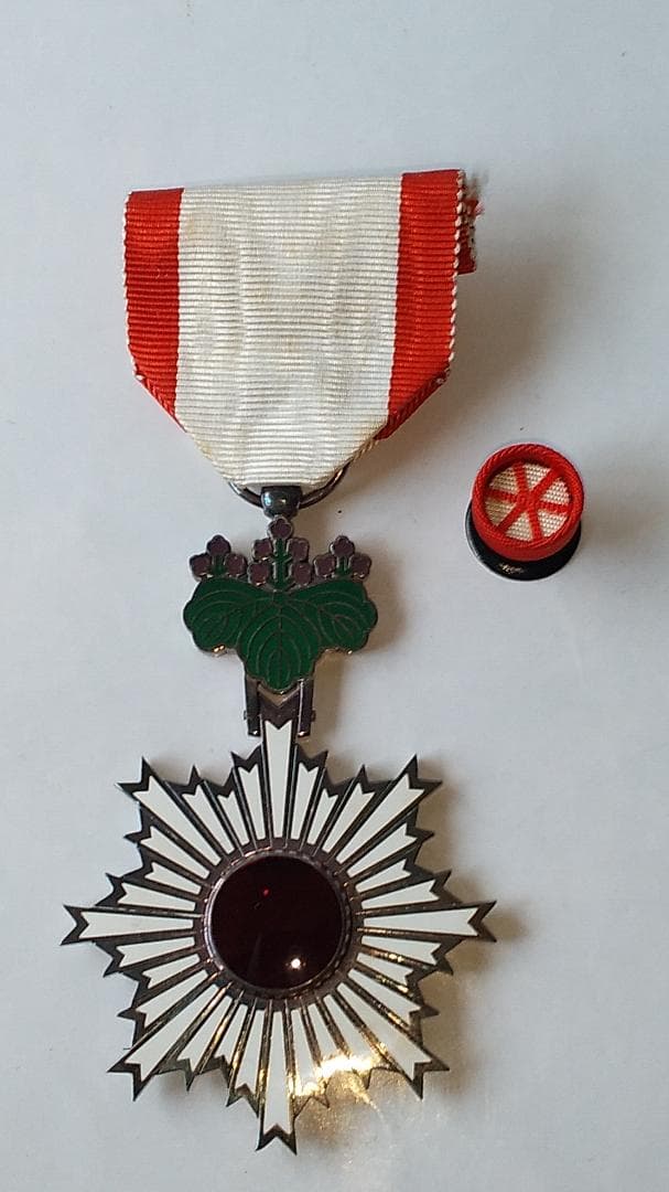 旭日単光章 勲六等単光旭日章 勲章 ミリタリー ミリタリーグッズ 旧日本軍 美品