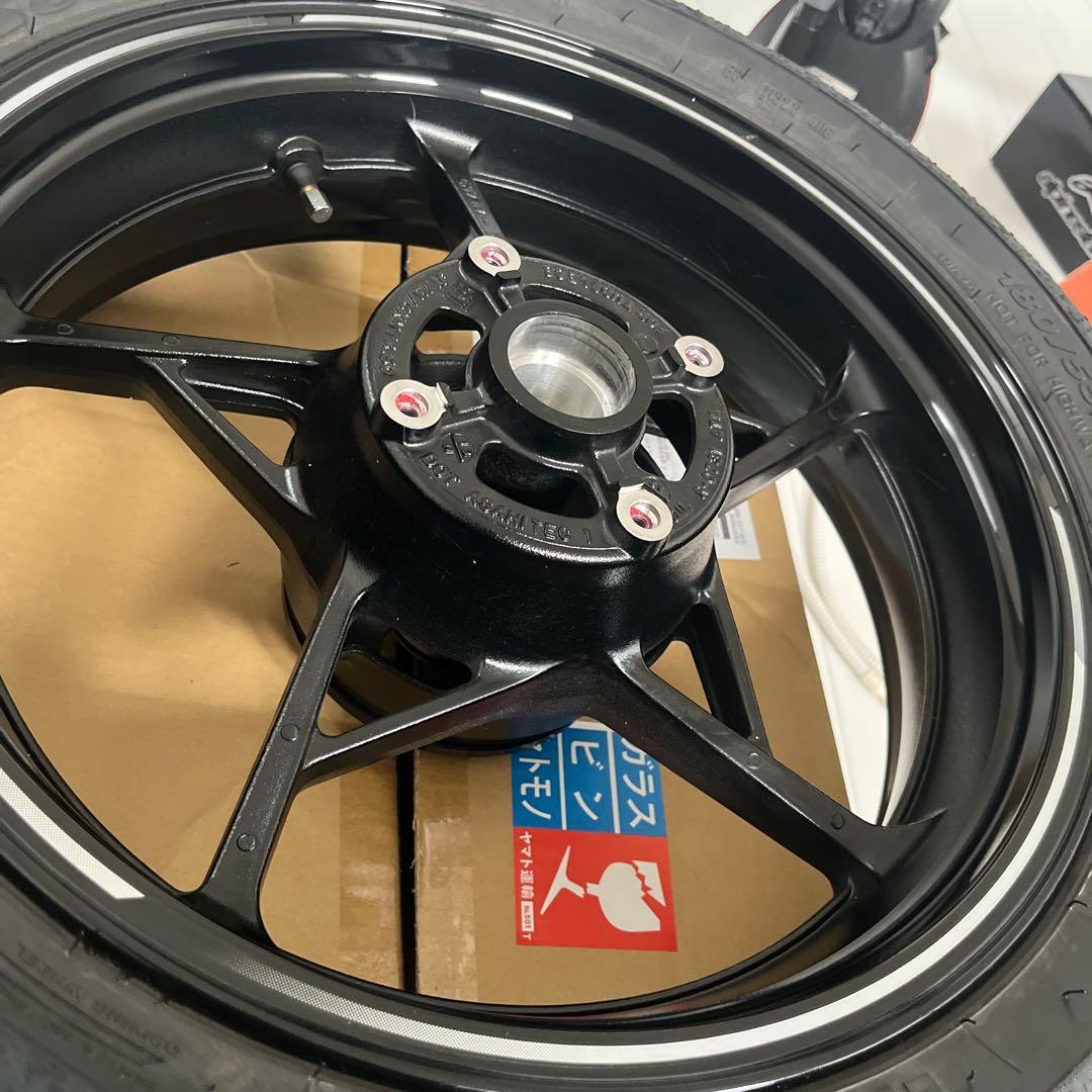 zx4r 2025 ホイールタイヤセット