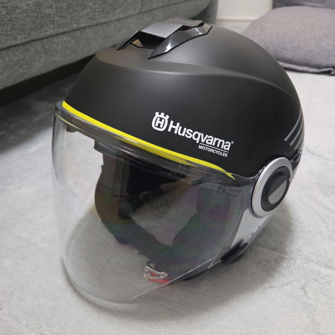 AIROH Husqvarna ジェットヘルメット ブラック/シルバー