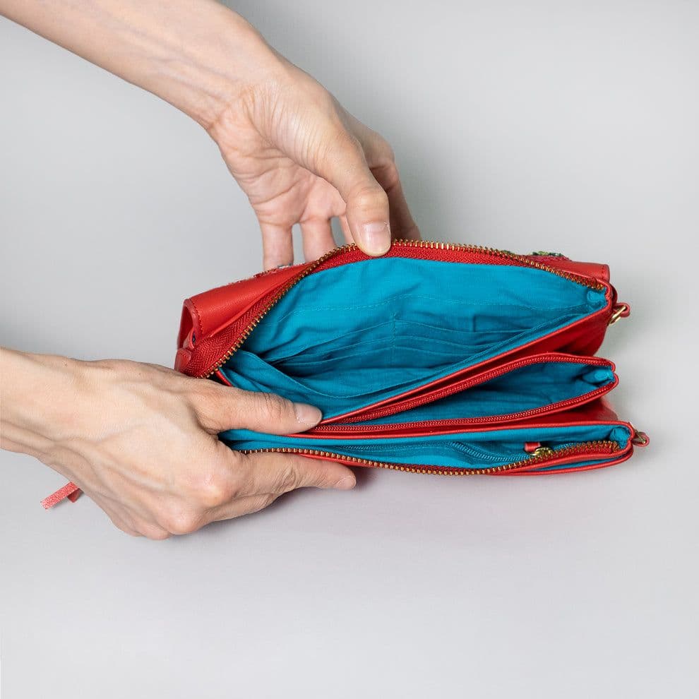 あ*苺様 ★タイムセール★お財布バッグ★草原を逃げるボリス★レッド★ヒグチユウコ