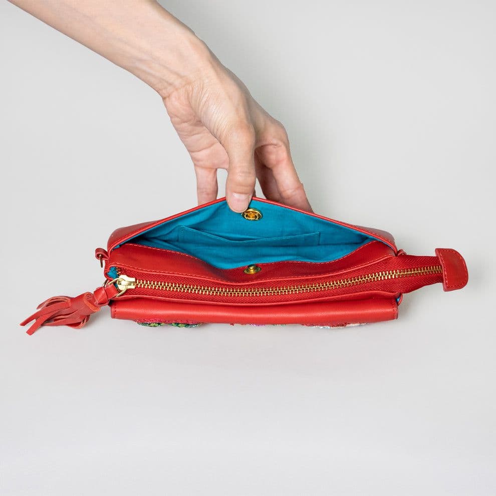 あ*苺様 ★タイムセール★お財布バッグ★草原を逃げるボリス★レッド★ヒグチユウコ