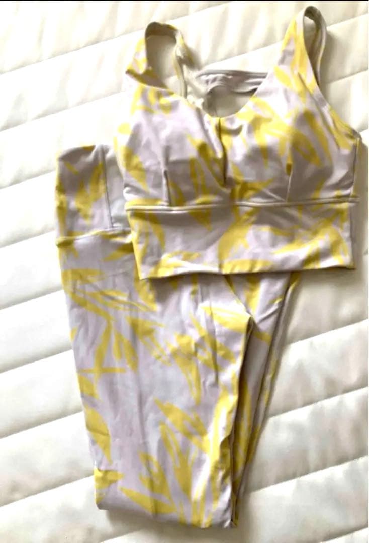 タイムセール！SUKALA LAVA 葉柄ブラとレギンスセット Sサイズ