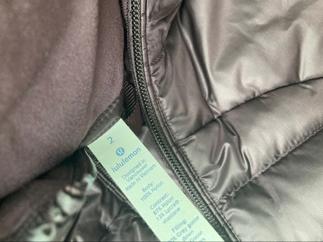 【新品】ルルレモン　ダウンベスト 　パープルのみ1枚　サイズ２