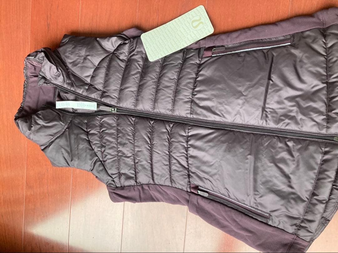 【新品】ルルレモン　ダウンベスト 　パープルのみ1枚　サイズ２