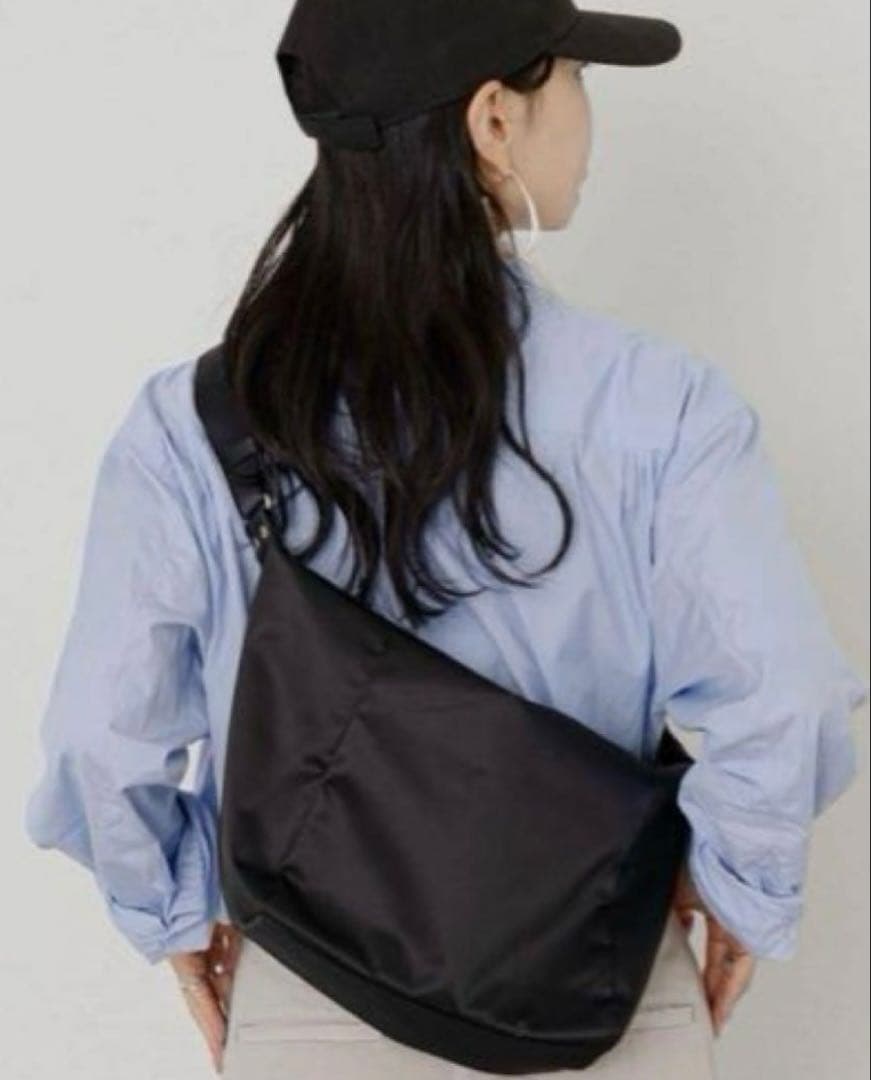 【極美品】ラシット　スリングバッグ　ボディバッグ　黒　金具ゴールド　大幅お値下げ