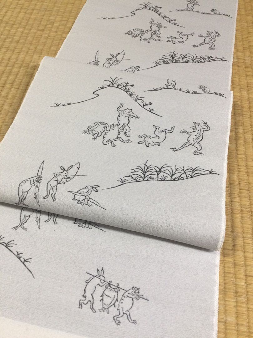 素敵な装い！西陣名古屋帯 綿芯仕立、ガード加工済「鳥獣人物戯画」薄グレー簡易包装