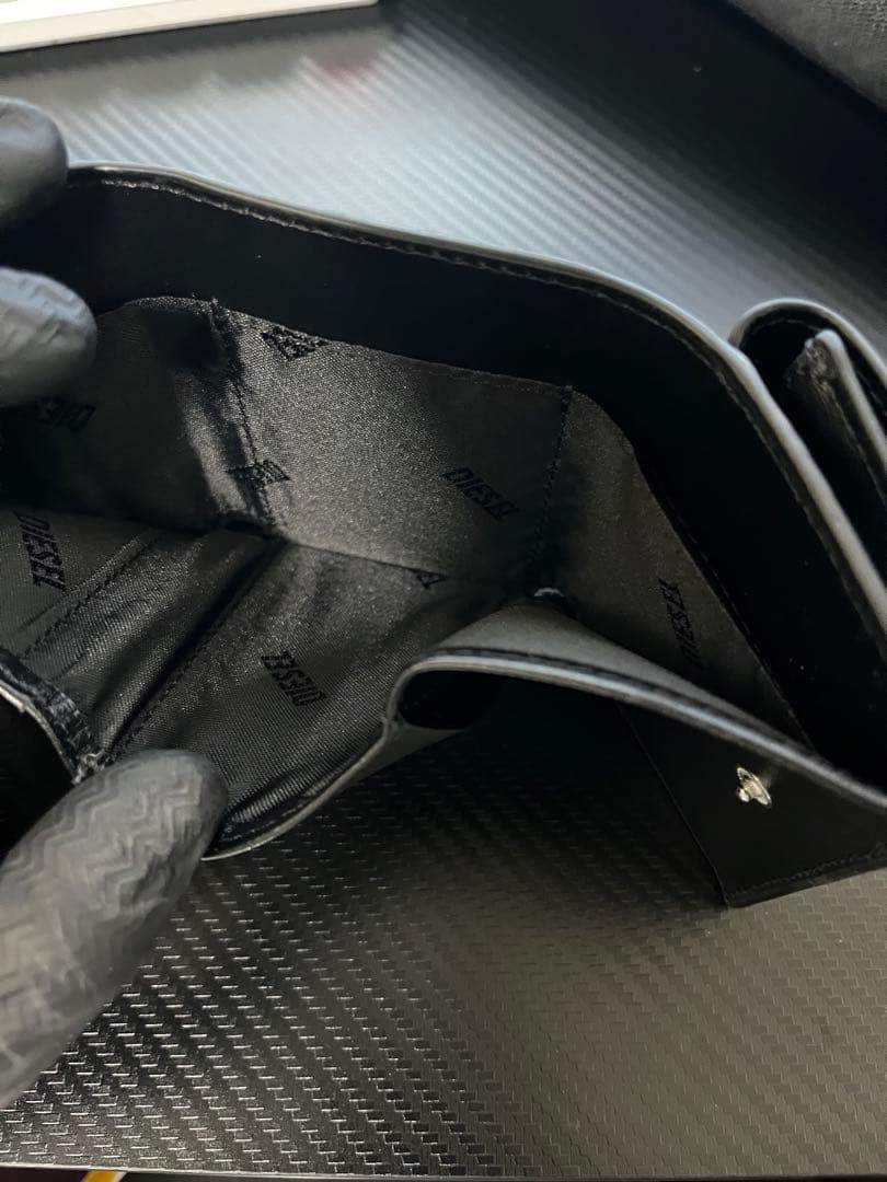 DIESEL三つ折りブラック財布 1dr Tri Fold Coin Xs Ii