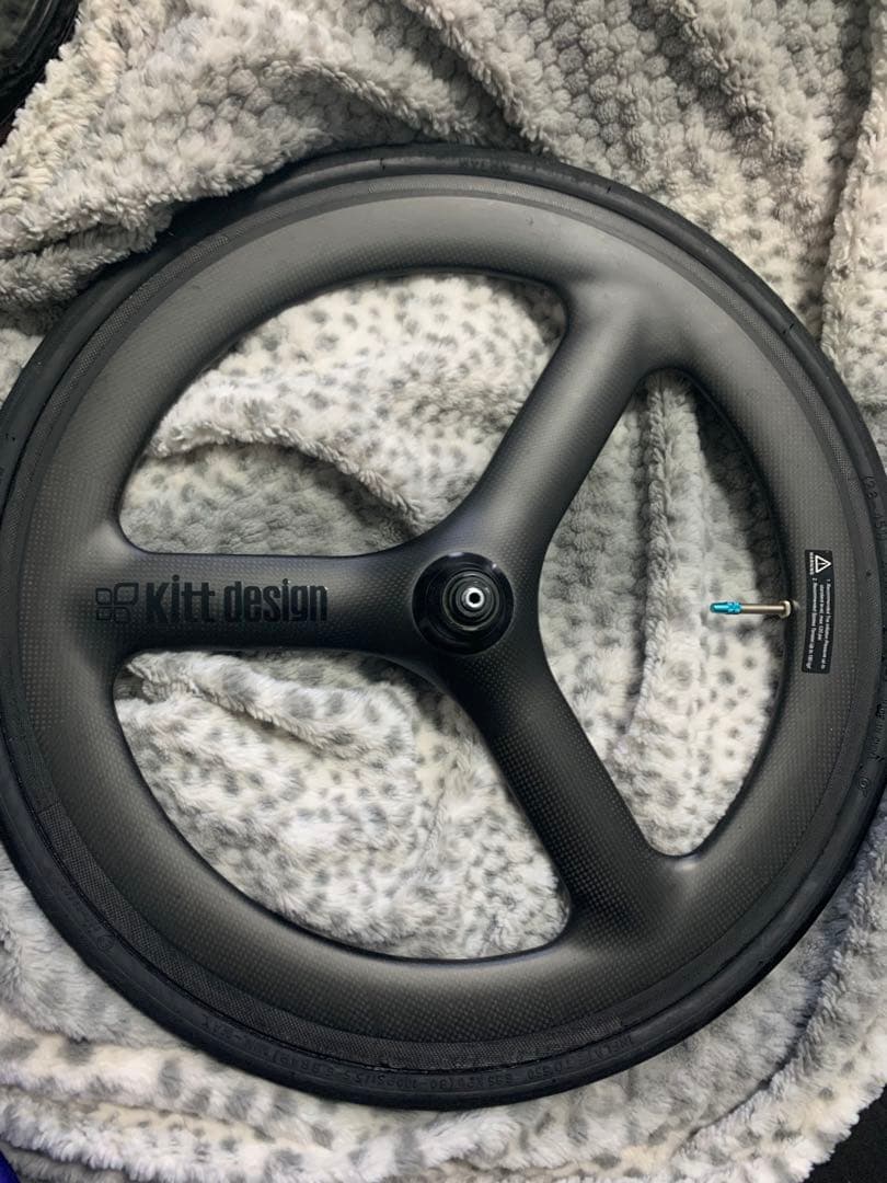 Kitt design Carbon フロント　値下げ交渉有り