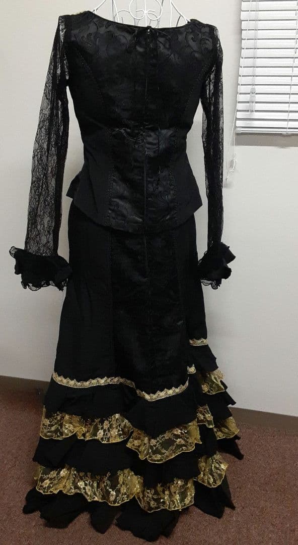 フラメンコ衣装　 黒と金