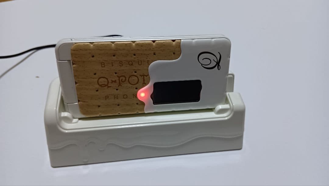 ドコモ　携帯電話　Q-POT SH04C ビスケット　ガラケー