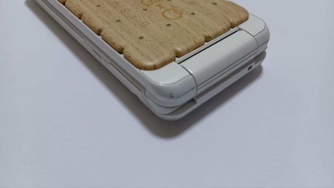 ドコモ　携帯電話　Q-POT SH04C ビスケット　ガラケー