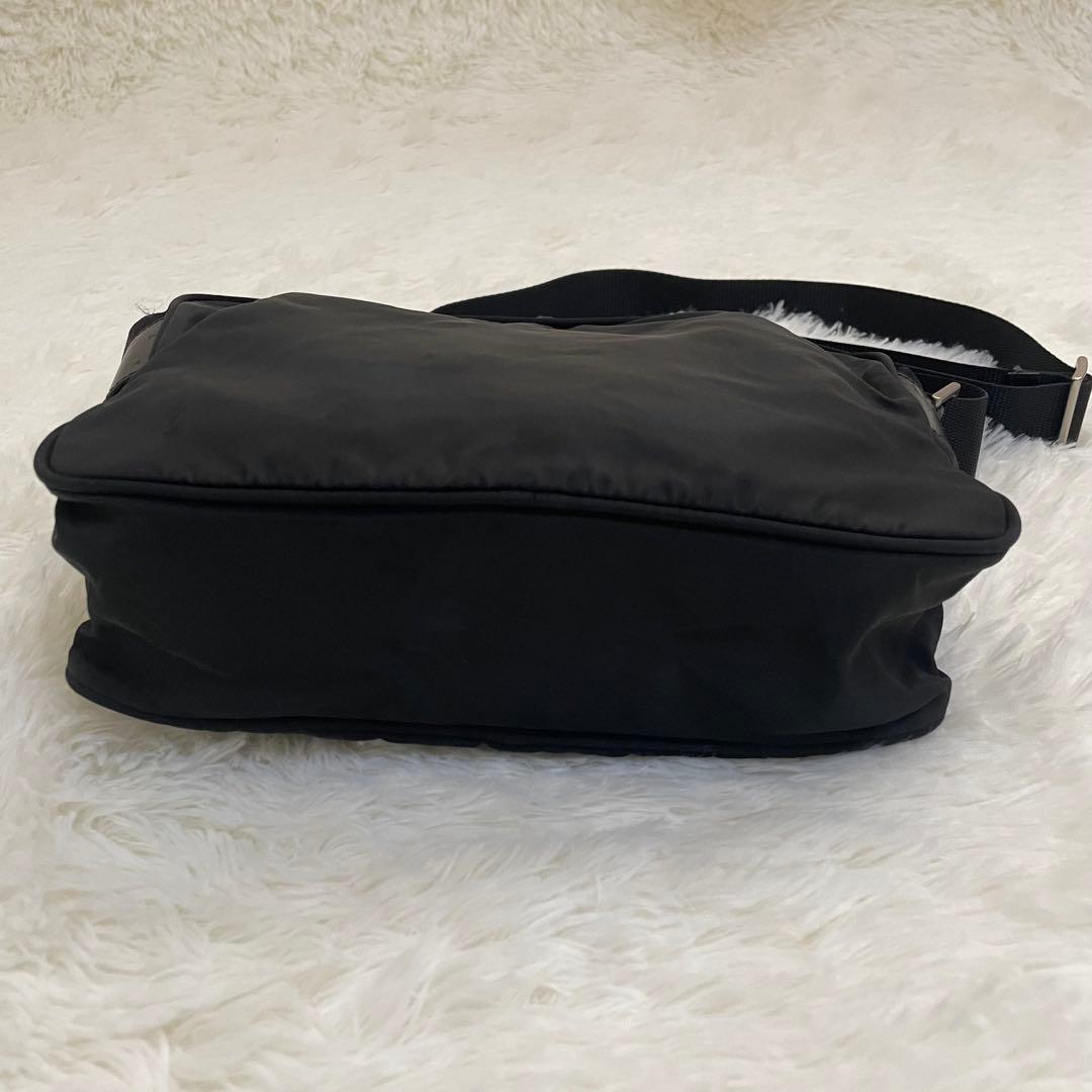 美品 PRADA ショルダーバッグ カメラバッグ ナイロン レザー 三角ロゴ