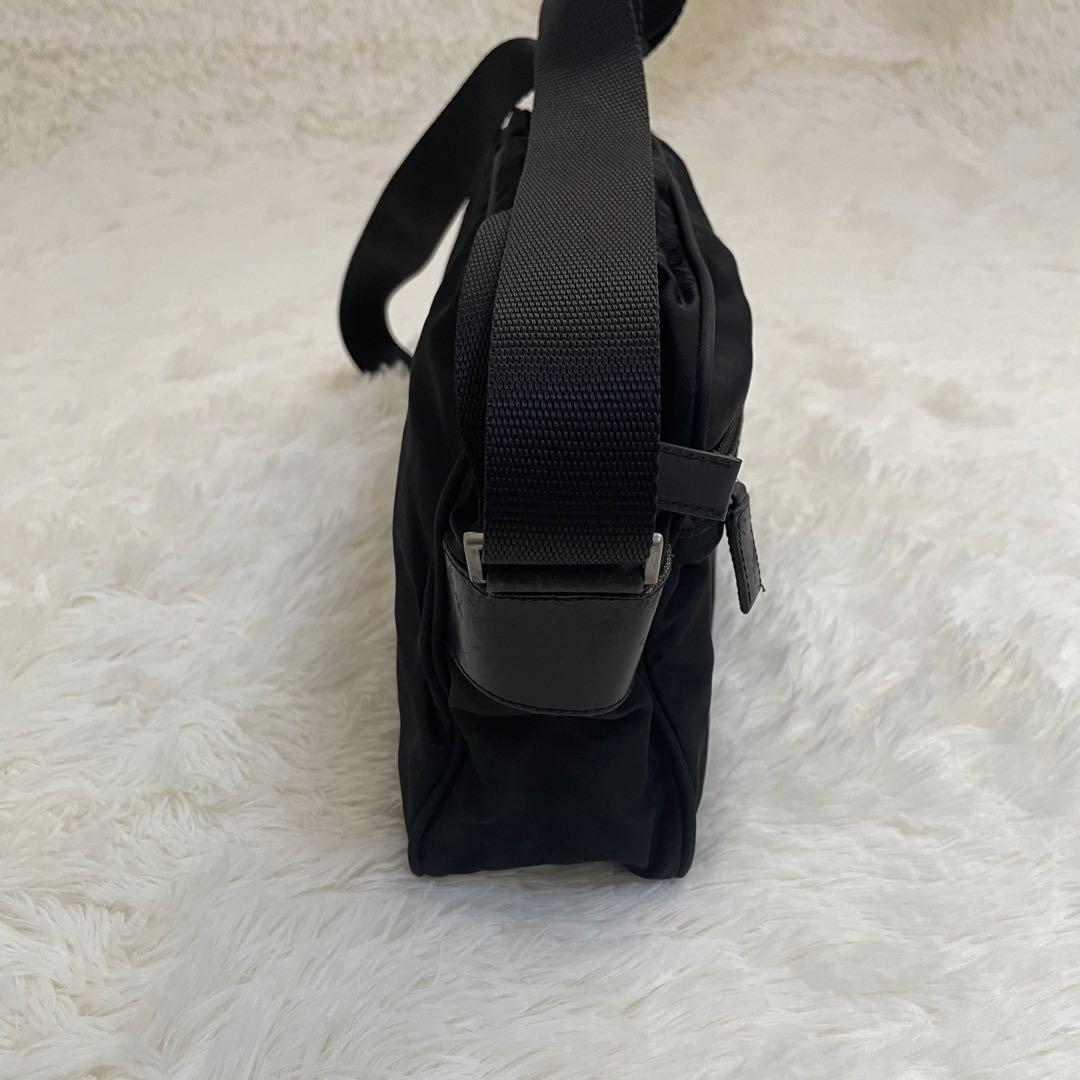 美品 PRADA ショルダーバッグ カメラバッグ ナイロン レザー 三角ロゴ