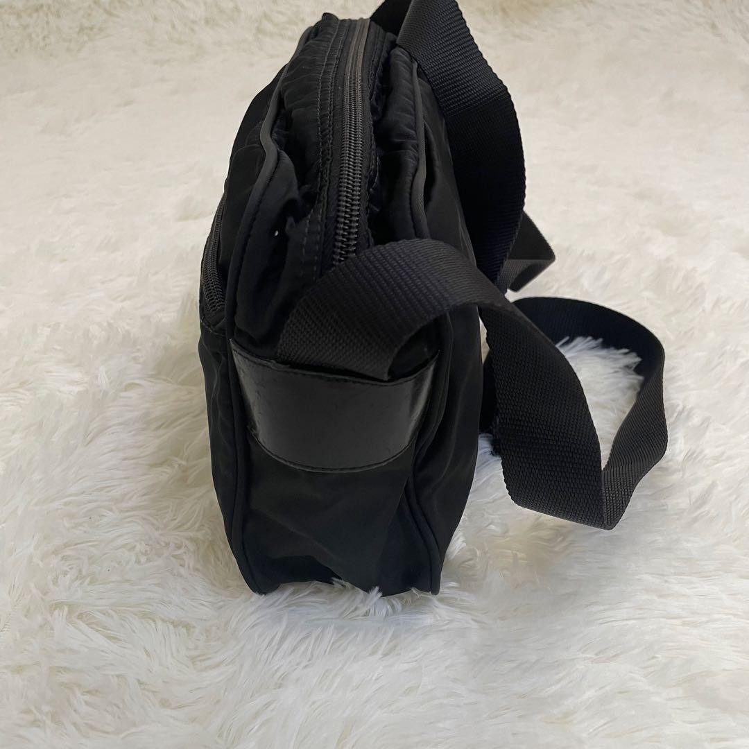 美品 PRADA ショルダーバッグ カメラバッグ ナイロン レザー 三角ロゴ