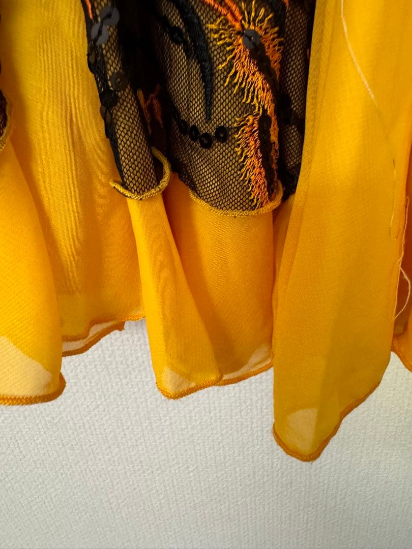 社交ダンス　上下セット　刺繍入りフレアスカート 黒・黄・オレンジ　Lサイズ