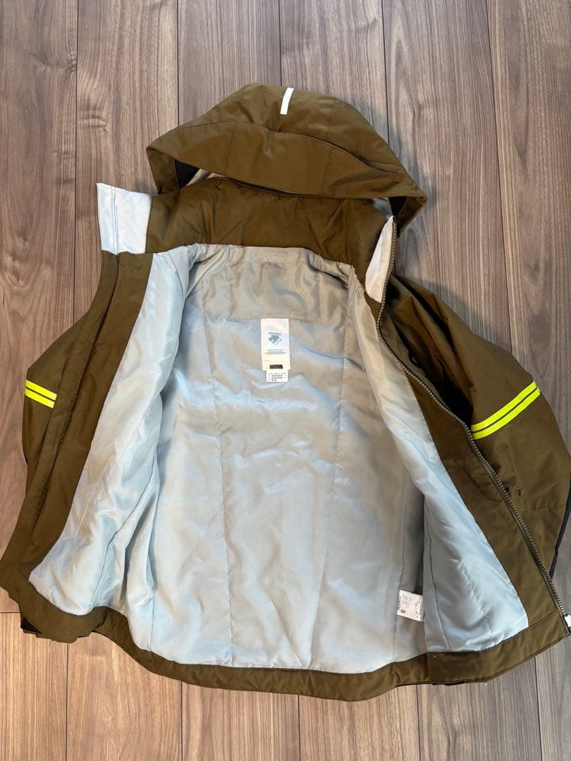 キッズ　スキーウェア　DESCENTE 140