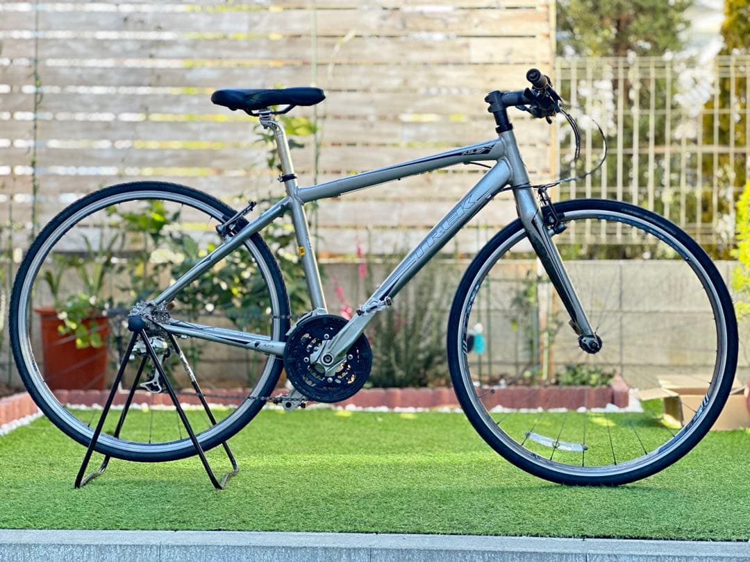 TREK 7.3FX クロスバイク（Deore/LX搭載・直接引取限定）