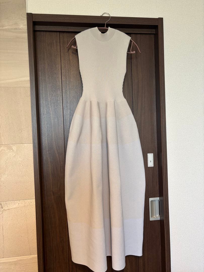 美品/ anuans /ノースリーブホールガーメントニットワンピース