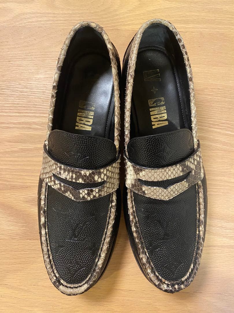 Louis Vuitton ブラック・ヘビ柄 ローファー