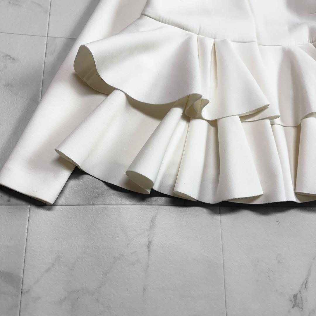 ツルバイマリコオイカワ ティアード ノーカラージャケット ホワイト ペプラム