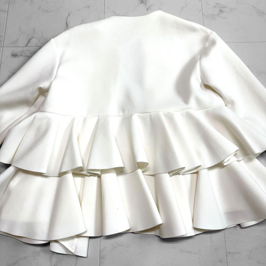 ツルバイマリコオイカワ ティアード ノーカラージャケット ホワイト ペプラム